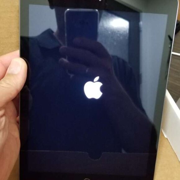 Apple iPad 5 32GB 9.7" WiFi+SIM Unlocked!! Very good!! - Picture 2 of 4